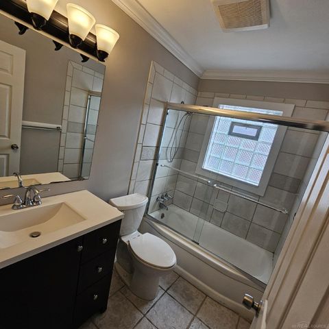 21724 Arrowhead Street, Saint Clair Shores, MI 48082