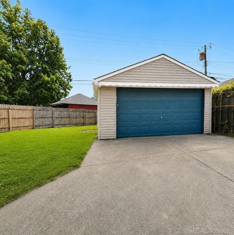 21724 Arrowhead Street, Saint Clair Shores, MI 48082