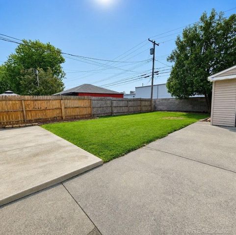 21724 Arrowhead Street, Saint Clair Shores, MI 48082