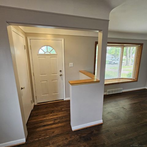 21724 Arrowhead Street, Saint Clair Shores, MI 48082