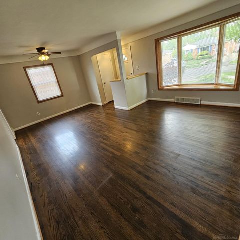 21724 Arrowhead Street, Saint Clair Shores, MI 48082