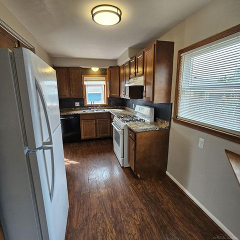 21724 Arrowhead Street, Saint Clair Shores, MI 48082