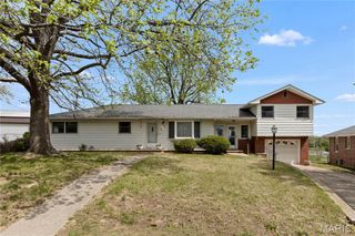 15 Holly Hill Drive, Alton, IL 62002