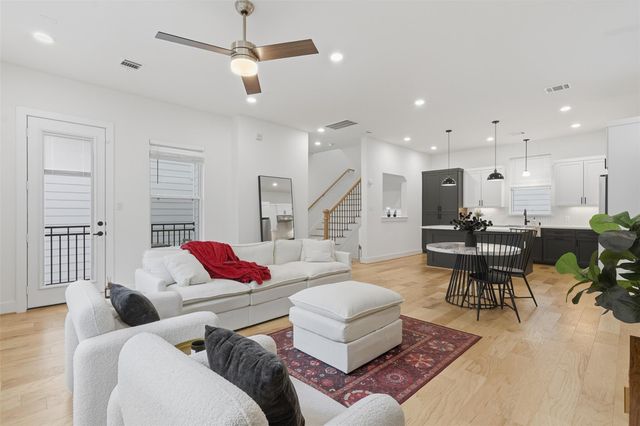 714 W Donovan Street A, Houston, TX 77091