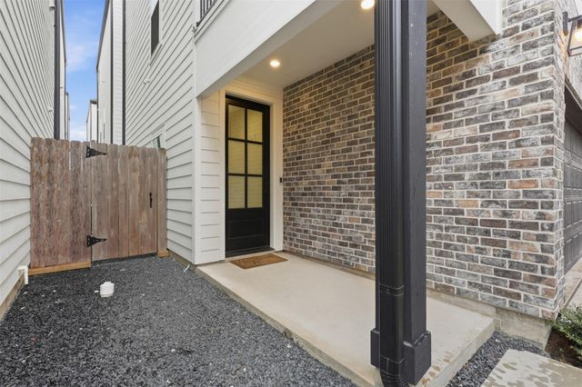 714 W Donovan Street A, Houston, TX 77091