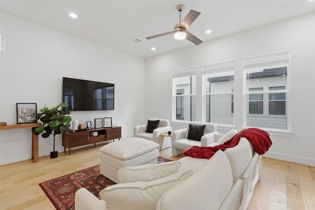 714 W Donovan Street A, Houston, TX 77091