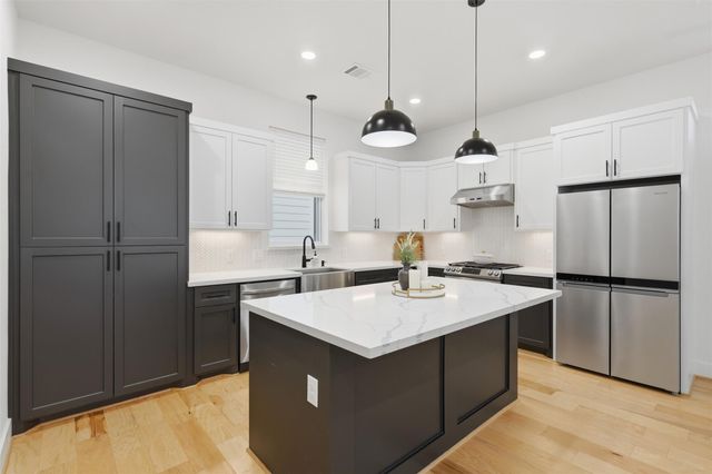 714 W Donovan Street A, Houston, TX 77091