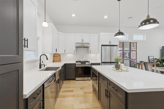 714 W Donovan Street A, Houston, TX 77091