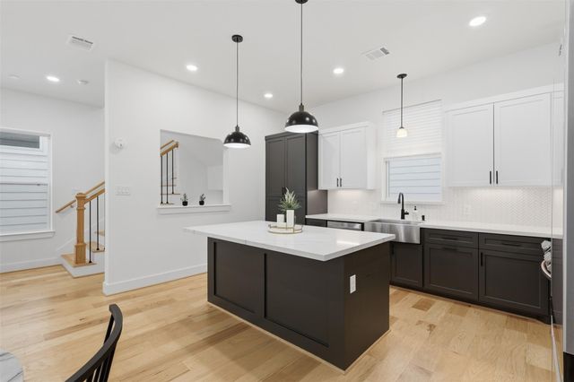 714 W Donovan Street A, Houston, TX 77091
