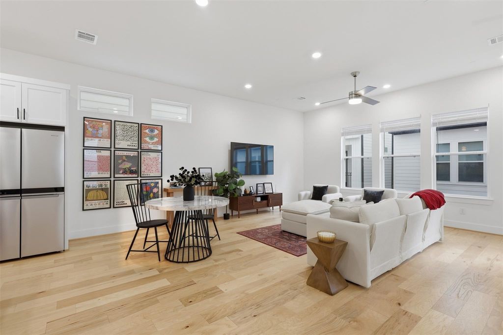 714 W Donovan Street A, Houston, TX 77091