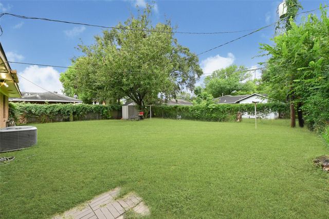 330 Robin Street, Deer Park, TX 77536