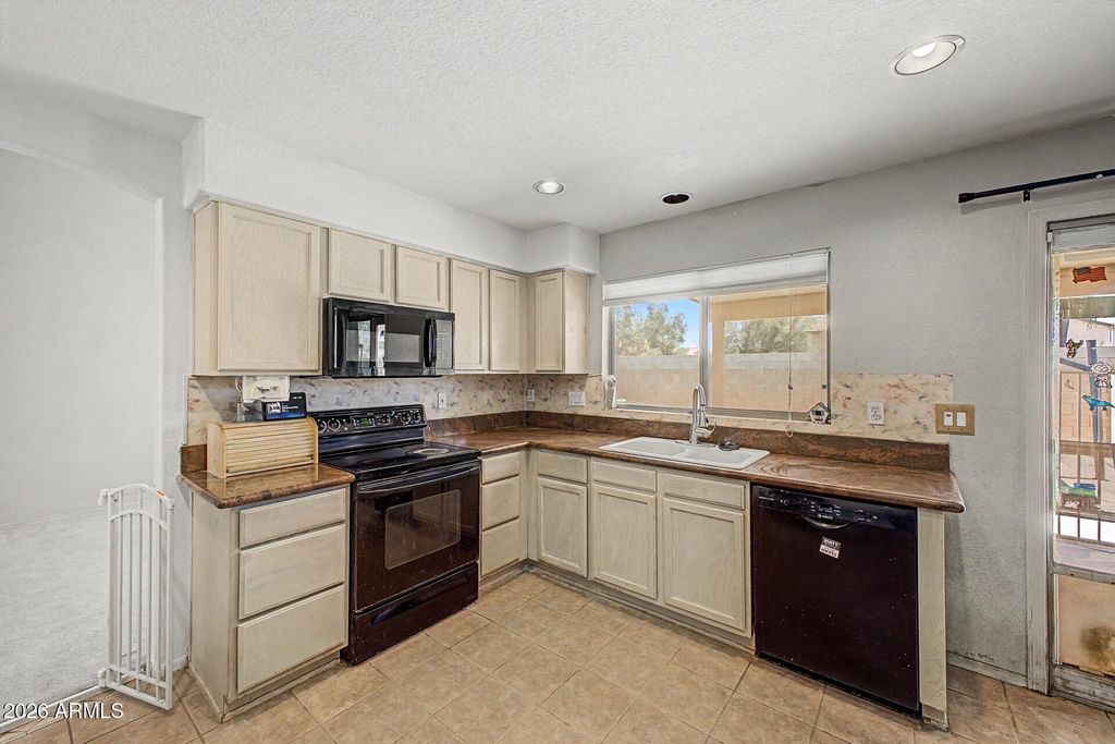 10405 W PRIMROSE Drive, Avondale, AZ 85392 — photo 4