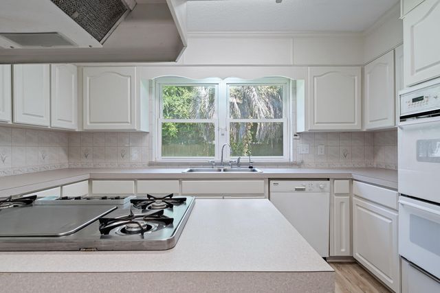 20 Magnolia Avenue, Shalimar, FL 32579