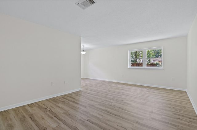 20 Magnolia Avenue, Shalimar, FL 32579