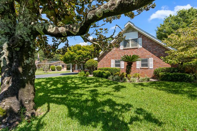 20 Magnolia Avenue, Shalimar, FL 32579