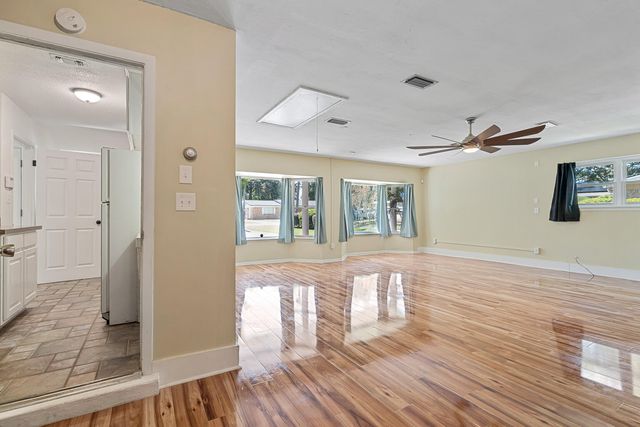 20 Magnolia Avenue, Shalimar, FL 32579