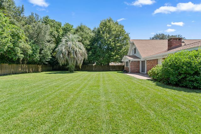 20 Magnolia Avenue, Shalimar, FL 32579