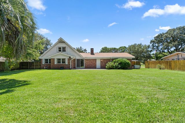 20 Magnolia Avenue, Shalimar, FL 32579