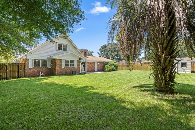 20 Magnolia Avenue, Shalimar, FL 32579