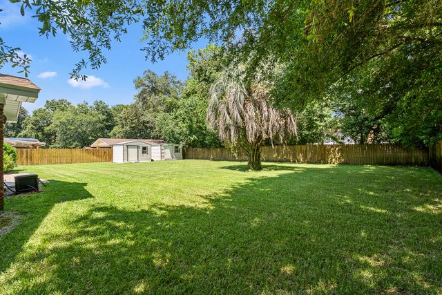 20 Magnolia Avenue, Shalimar, FL 32579