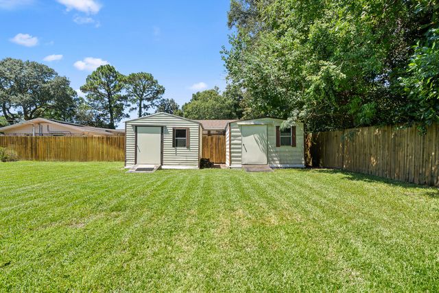 20 Magnolia Avenue, Shalimar, FL 32579