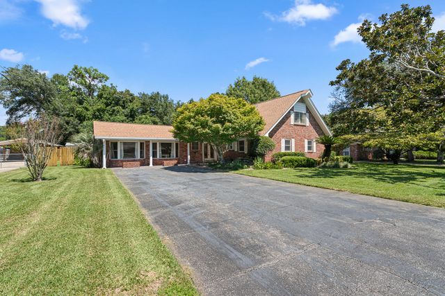 20 Magnolia Avenue, Shalimar, FL 32579