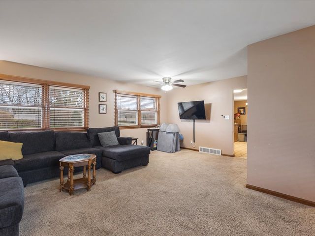 4821 Danforth Drive, Rockford, IL 61114