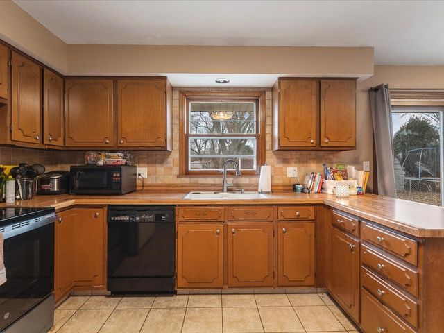 4821 Danforth Drive, Rockford, IL 61114