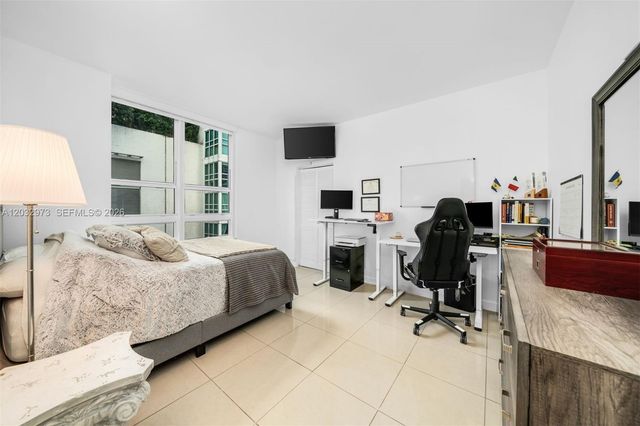 950 Brickell Bay Dr 803, Miami, FL 33131