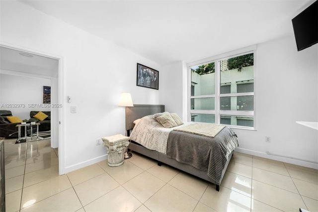 950 Brickell Bay Dr 803, Miami, FL 33131