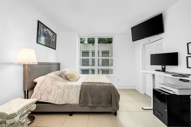 950 Brickell Bay Dr 803, Miami, FL 33131