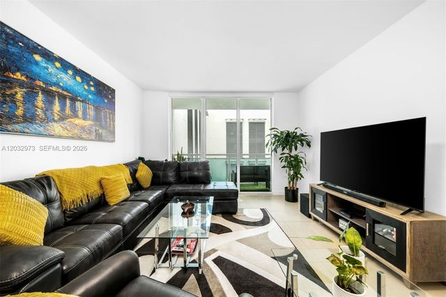 950 Brickell Bay Dr 803, Miami, FL 33131