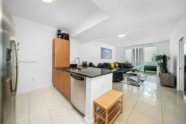950 Brickell Bay Dr 803, Miami, FL 33131