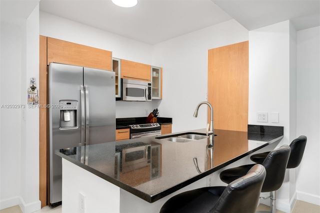 950 Brickell Bay Dr 803, Miami, FL 33131