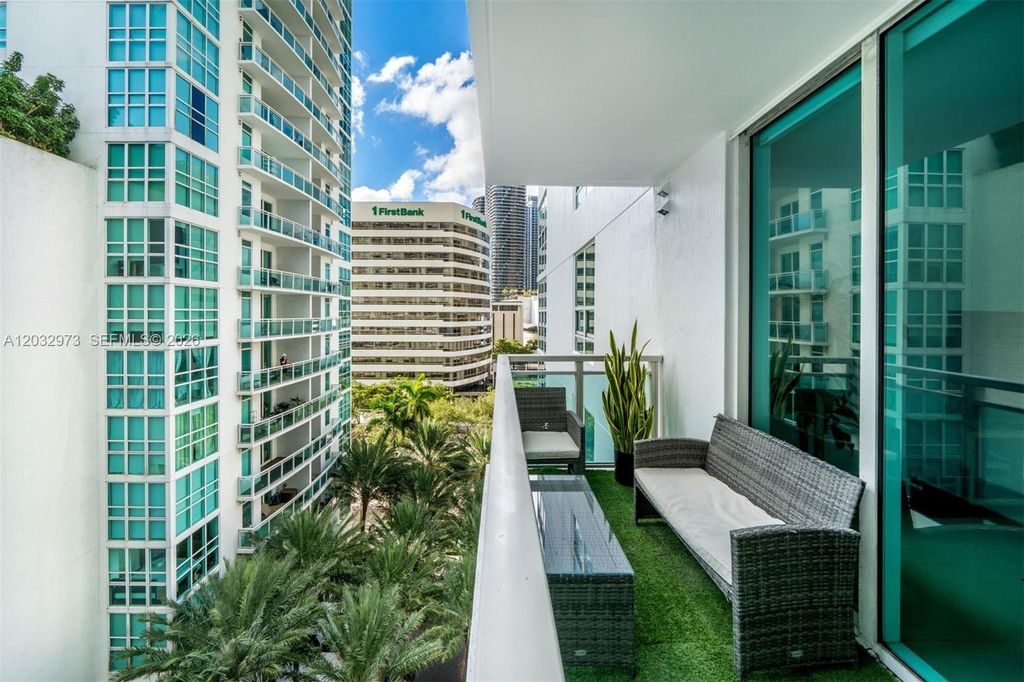 950 Brickell Bay Dr 803, Miami, FL 33131