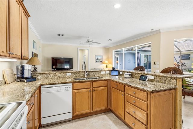 228 Oak Hammock Circle SW, Vero Beach, FL 32962
