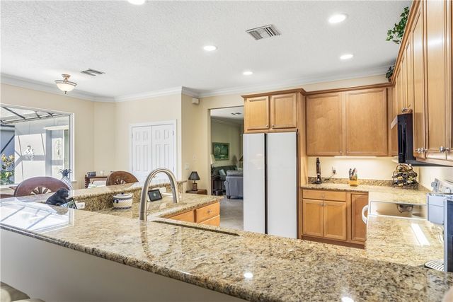 228 Oak Hammock Circle SW, Vero Beach, FL 32962