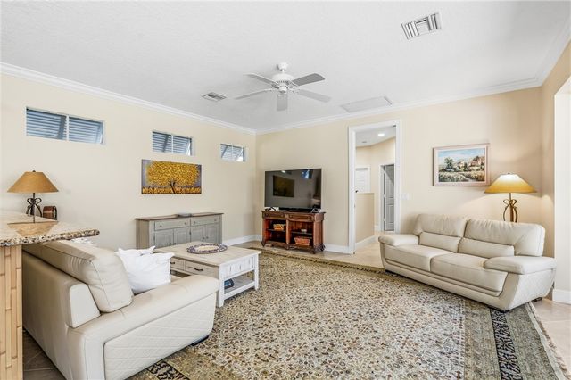 228 Oak Hammock Circle SW, Vero Beach, FL 32962
