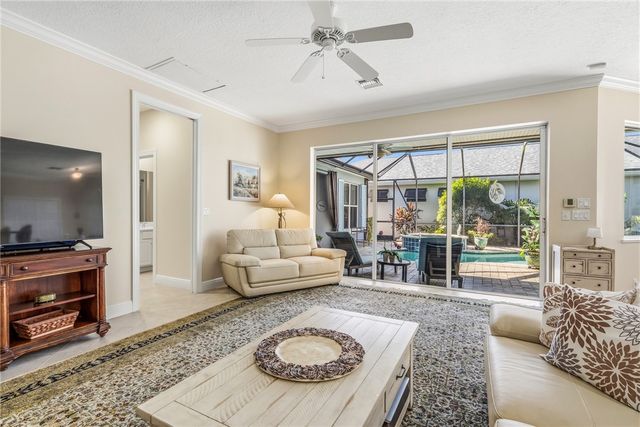 228 Oak Hammock Circle SW, Vero Beach, FL 32962