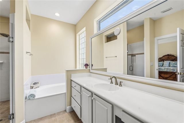 228 Oak Hammock Circle SW, Vero Beach, FL 32962