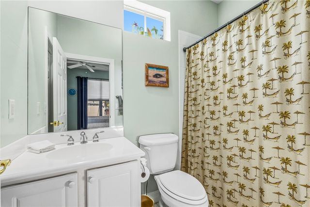 228 Oak Hammock Circle SW, Vero Beach, FL 32962