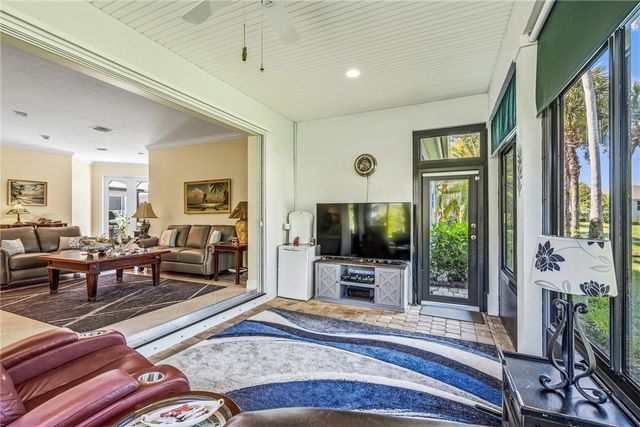 228 Oak Hammock Circle SW, Vero Beach, FL 32962