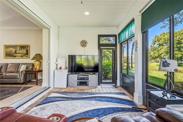 228 Oak Hammock Circle SW, Vero Beach, FL 32962