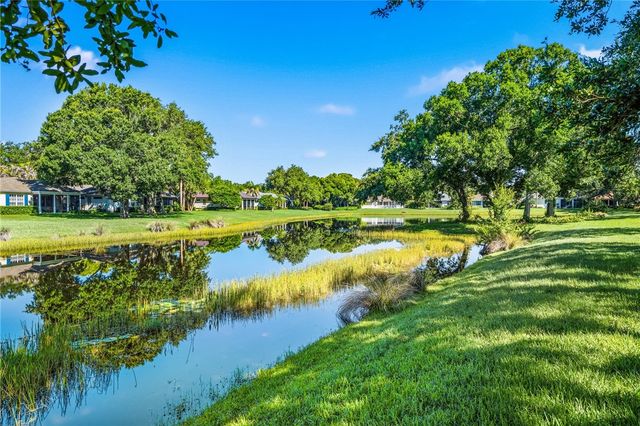228 Oak Hammock Circle SW, Vero Beach, FL 32962