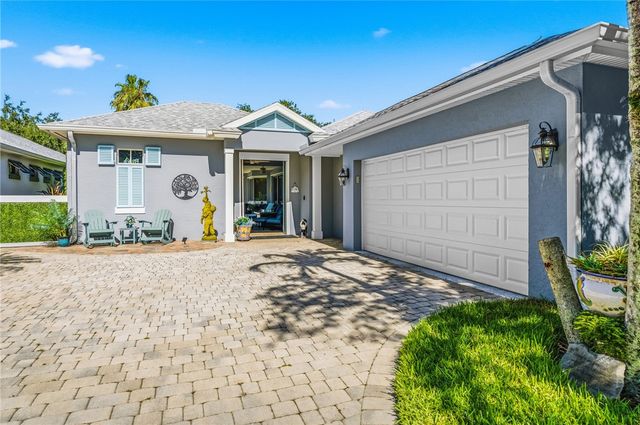 228 Oak Hammock Circle SW, Vero Beach, FL 32962
