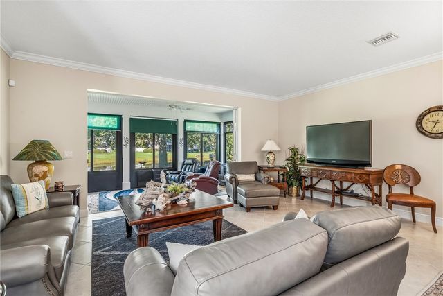 228 Oak Hammock Circle SW, Vero Beach, FL 32962