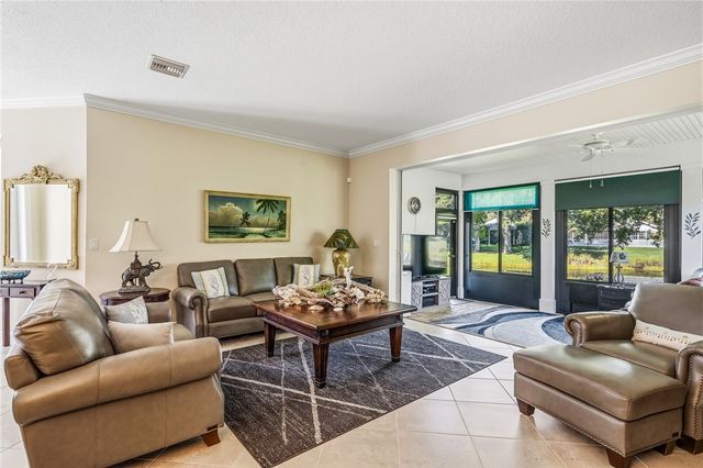 228 Oak Hammock Circle SW, Vero Beach, FL 32962