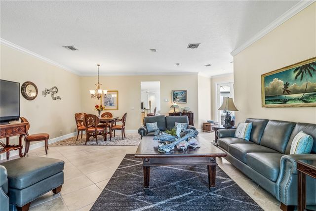 228 Oak Hammock Circle SW, Vero Beach, FL 32962