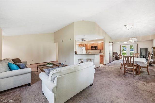 2160 Whispering Meadows, Warren, OH 44484