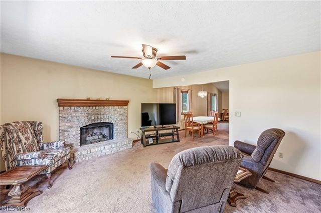 2160 Whispering Meadows, Warren, OH 44484